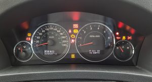 چراغ های هشدار دهنده پشت آمپر کیلومتر